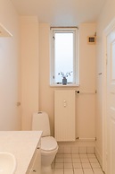 Sanders Boulevard - Cozy 2-bdr Apt By the Canal