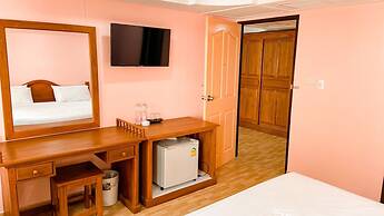 A.A. Pattaya Golden Beach Hotel