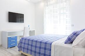 New & Stylish two Bedroom Apartment with Balconies