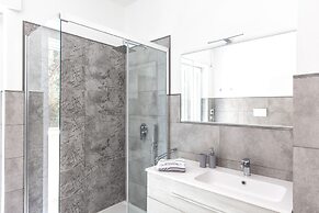 New & Stylish two Bedroom Apartment with Balconies