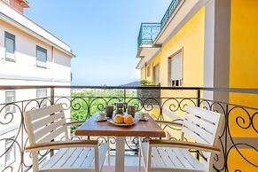 New & Stylish two Bedroom Apartment with Balconies