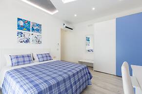 New & Stylish two Bedroom Apartment with Balconies