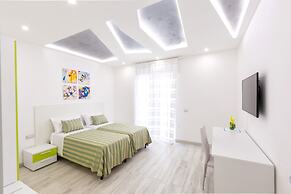 New & Stylish two Bedroom Apartment with Balconies