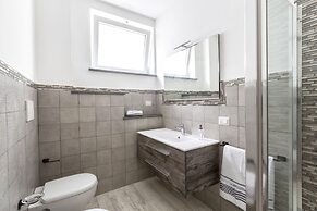 New & Stylish two Bedroom Apartment with Balconies