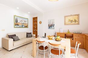 Spacious 3 bedrooms apartment in Sorrento OldTown
