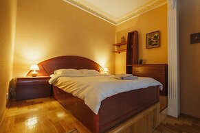 Apartment on Bakhrushina 28