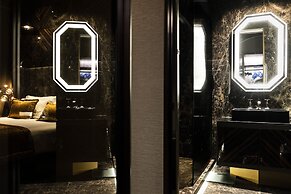 U-Visionary Roma Hotel