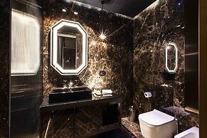 U-Visionary Roma Hotel