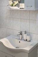 Bright 2BDR Apt near Main Bus Station-FREE PARKING