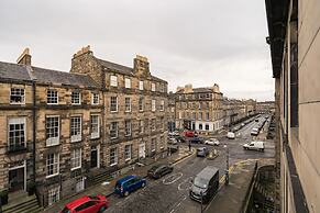 Spacious 3BR New Town Apartment