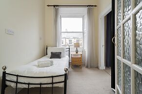 Spacious 3BR New Town Apartment