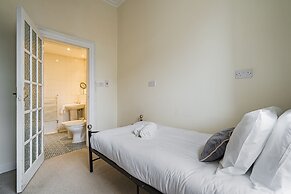 Spacious 3BR New Town Apartment