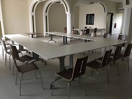 Demeg Hotel And Suites