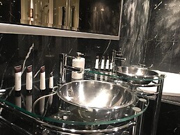 citycentre lake view apartment