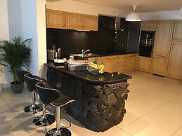 citycentre lake view apartment