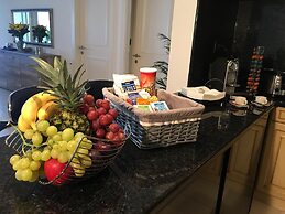 citycentre lake view apartment