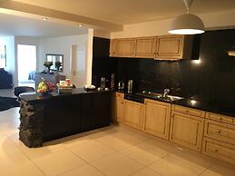 citycentre lake view apartment