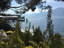 citycentre lake view apartment