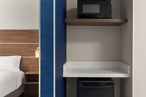 Holiday Inn Express & Suites Aurora by IHG