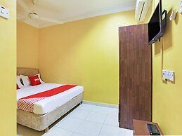 OYO 89406 Lucky Budget Hotel