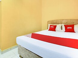 OYO 89406 Lucky Budget Hotel