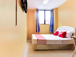 OYO 89406 Lucky Budget Hotel