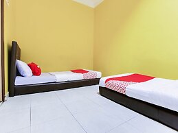 OYO 89406 Lucky Budget Hotel
