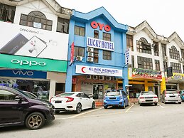 OYO 89406 Lucky Budget Hotel