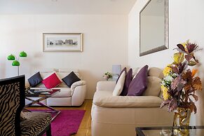 Spacious 2-bedroom Apartment in Mayfair
