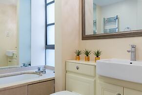 Spacious 2-bedroom Apartment in Mayfair