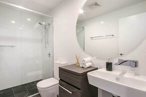 Luxurious 2 Bedroom Brand New Apartment With Amazing Hinterland Views