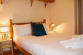 Central 3 Bedroom Next to Leafy Meadows