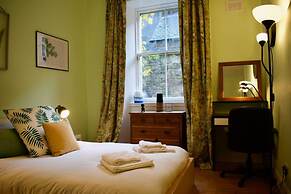 Central 3 Bedroom Next to Leafy Meadows