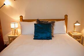 Central 3 Bedroom Next to Leafy Meadows