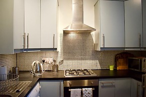 Central 3 Bedroom Next to Leafy Meadows