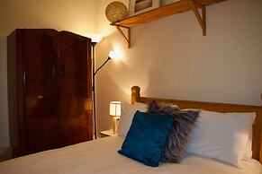 Central 3 Bedroom Next to Leafy Meadows