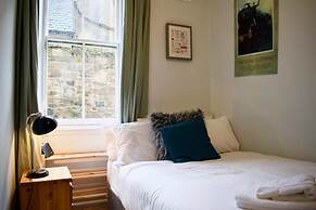 Central 3 Bedroom Next to Leafy Meadows