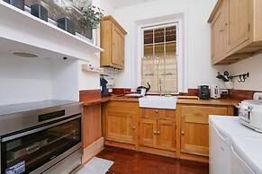 Central 3 Bedroom Heritage House in Fremantle