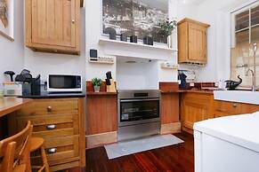 Central 3 Bedroom Heritage House in Fremantle