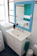 Lovely 1 Bedroom Apartment Steps to the Beach