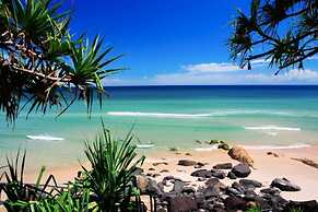 Lovely 1 Bedroom Apartment Steps to the Beach