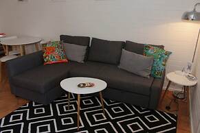 Lovely 1 Bedroom Apartment Steps to the Beach