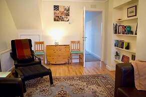 Welcoming and Homely 2 Bed in Central Location