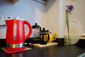 Welcoming and Homely 2 Bed in Central Location