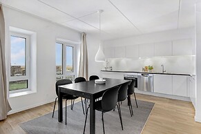 Two-bedrooms Apartment With Amazing View and Sunny Balcony Next to Roy