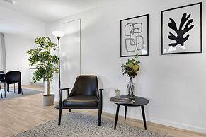 Two-bedrooms Apartment With Amazing View and Sunny Balcony Next to Roy