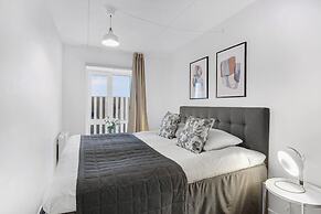 Two-bedrooms Apartment With Amazing View and Sunny Balcony Next to Roy