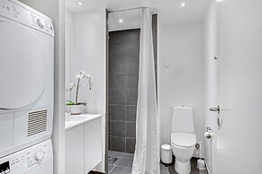 Two-bedrooms Apartment With Amazing View and Sunny Balcony Next to Roy