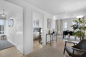 Two-bedrooms Apartment With Amazing View and Sunny Balcony Next to Roy