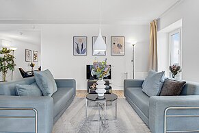 Two-bedrooms Apartment With Amazing View and Sunny Balcony Next to Roy